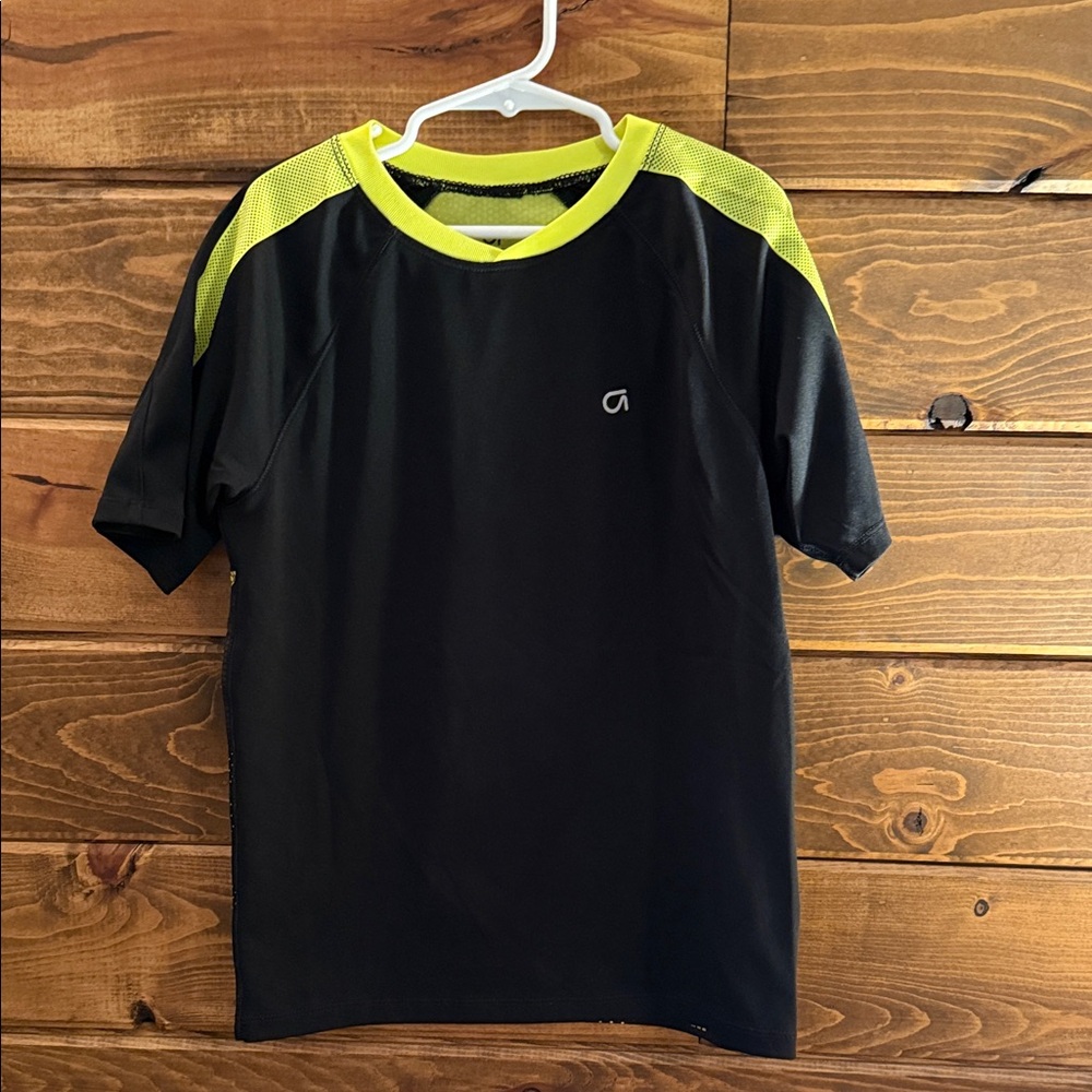 GAP Kids Black and Yellow Short Sleeve Tee